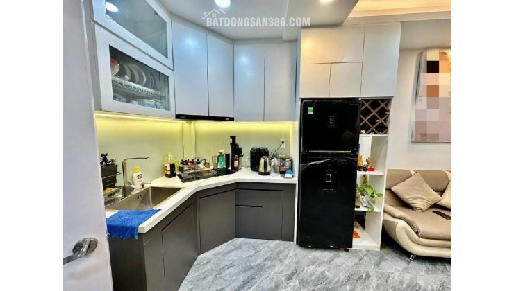 Nhà đẹp Bến Vân Đồn – ngang 5m, hẻm 6m